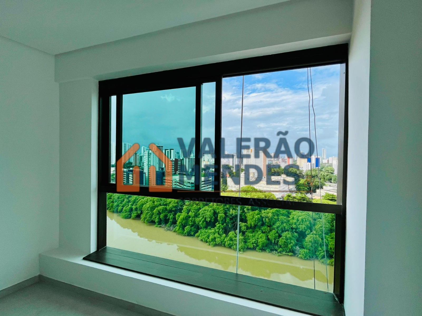 Edf. Beira Rio Colonial (3 Quartos) Torre.