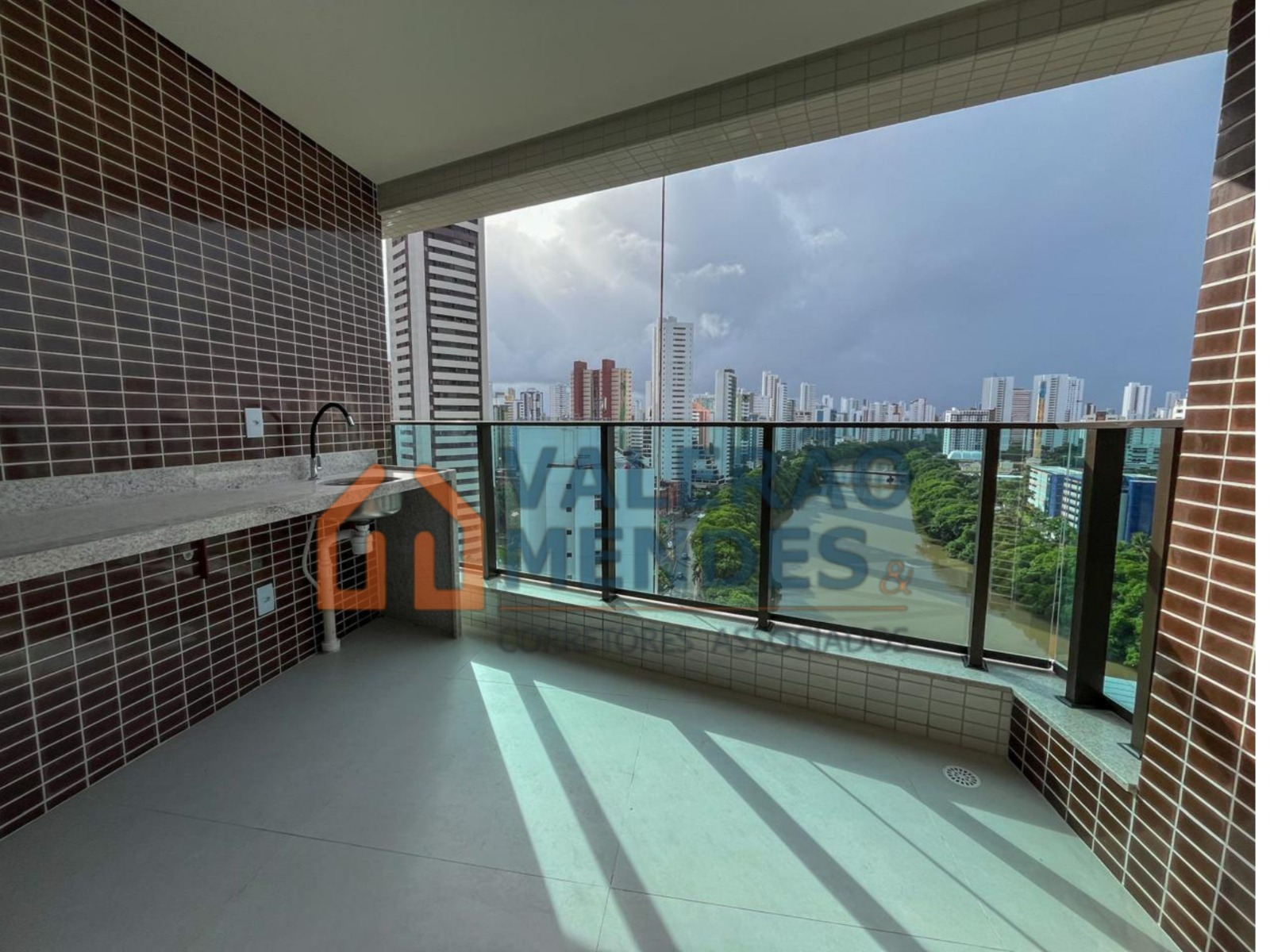 Edf. Beira Rio Colonial (3 Quartos) Torre.