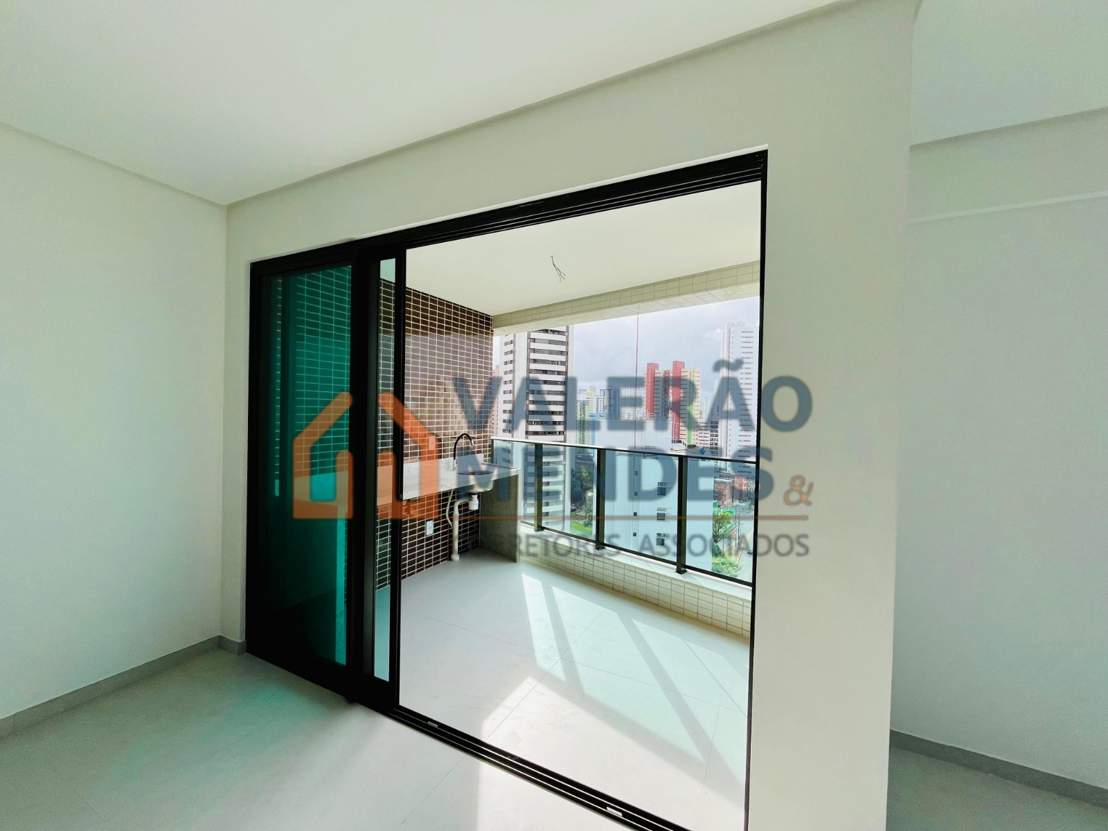 Edf. Beira Rio Colonial (3 Quartos) Torre.