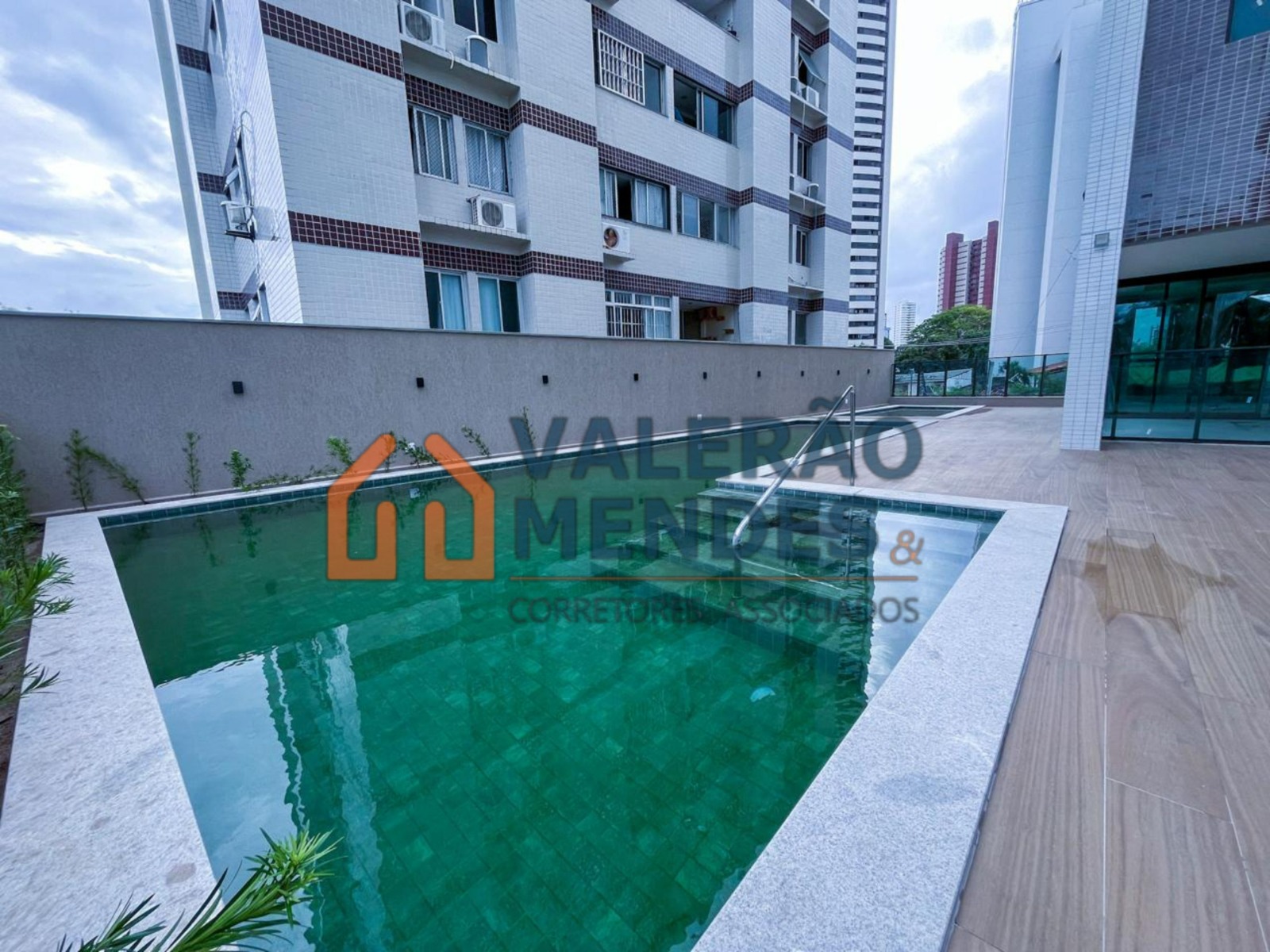 Edf. Beira Rio Colonial (3 Quartos) Torre.